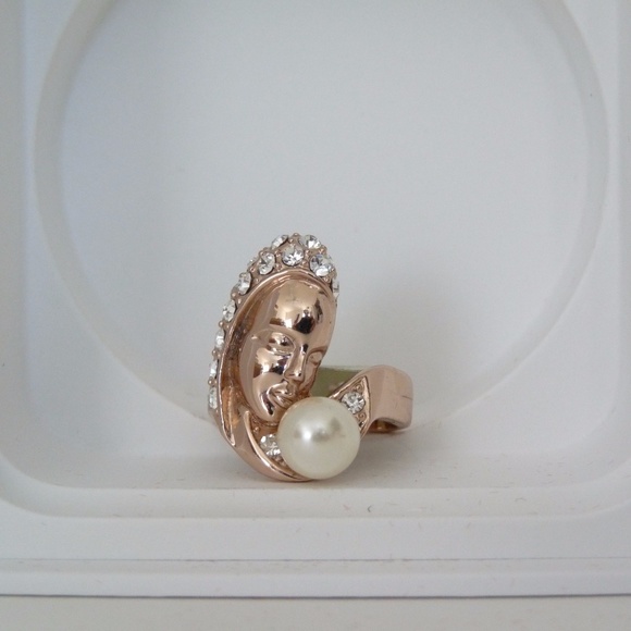 WOMAN FACE WITH CRYSTALS - Picture 6 of 8