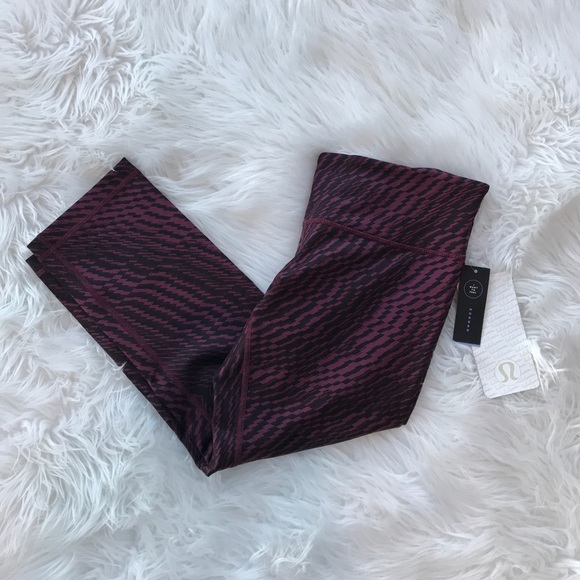 • Lululemon • Wunder Under Shifted Horizon Crop - Picture 4 of 5
