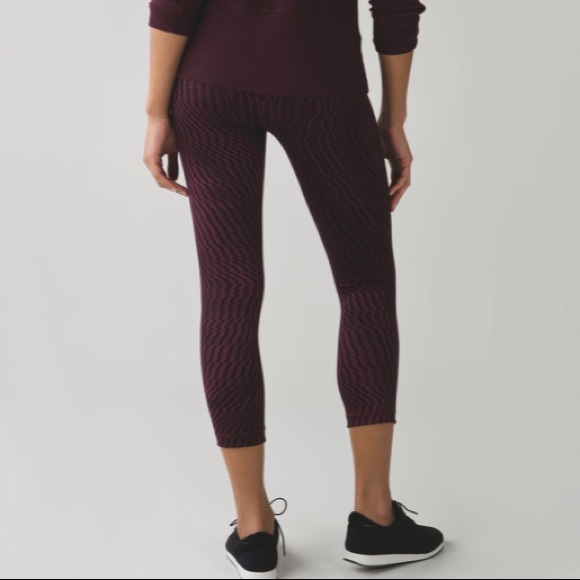 • Lululemon • Wunder Under Shifted Horizon Crop - Picture 3 of 5