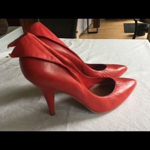 Jessica Simpson red wing back heels sz 8 1/2