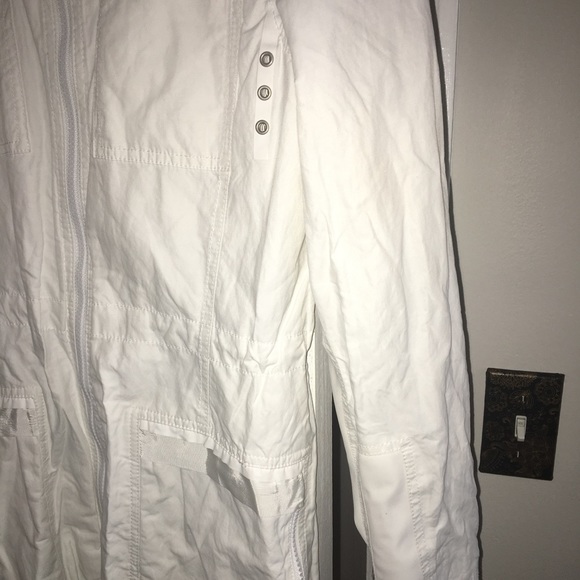 Elie Tahari Juliana White Rain Coat - Picture 5 of 8