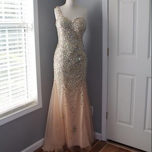 Evening gown (make an offer)