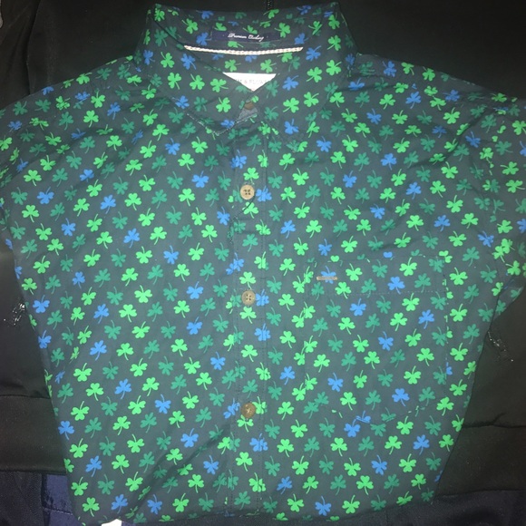Clover leaf pattern Button Down - Picture 2 of 5