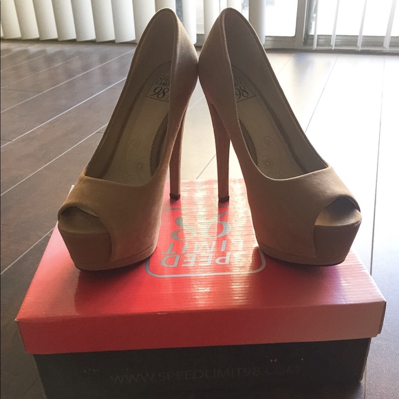 Shoes - NIB Tan Peep toe heels 6