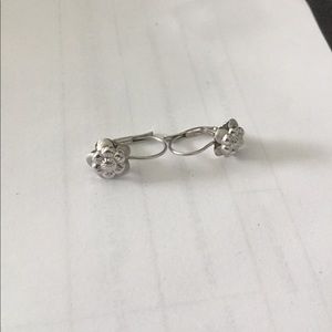 NEW pair of flower earrings sterling silver