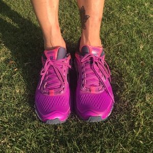 Like new! Brooks running shoes Ghosts 8.5 ladies