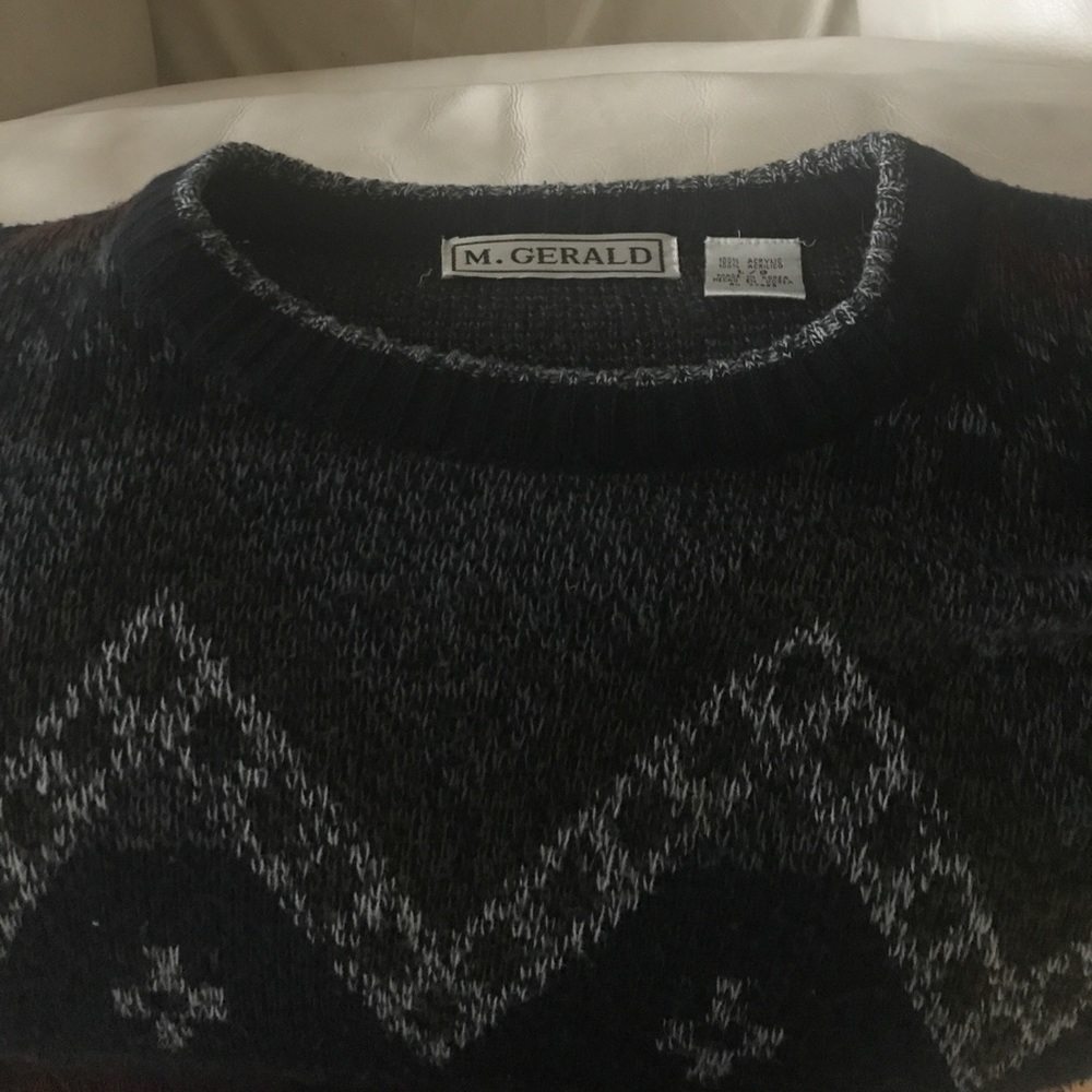 M.GERALD sweater.like new