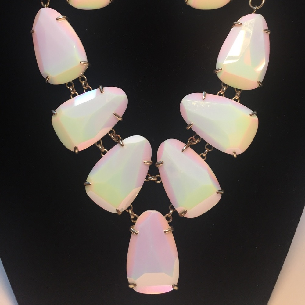 HTF Kendra Scott White iridescent Harlie GUC. Rare
