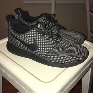 Black/White Patterned Nike Roshe 1