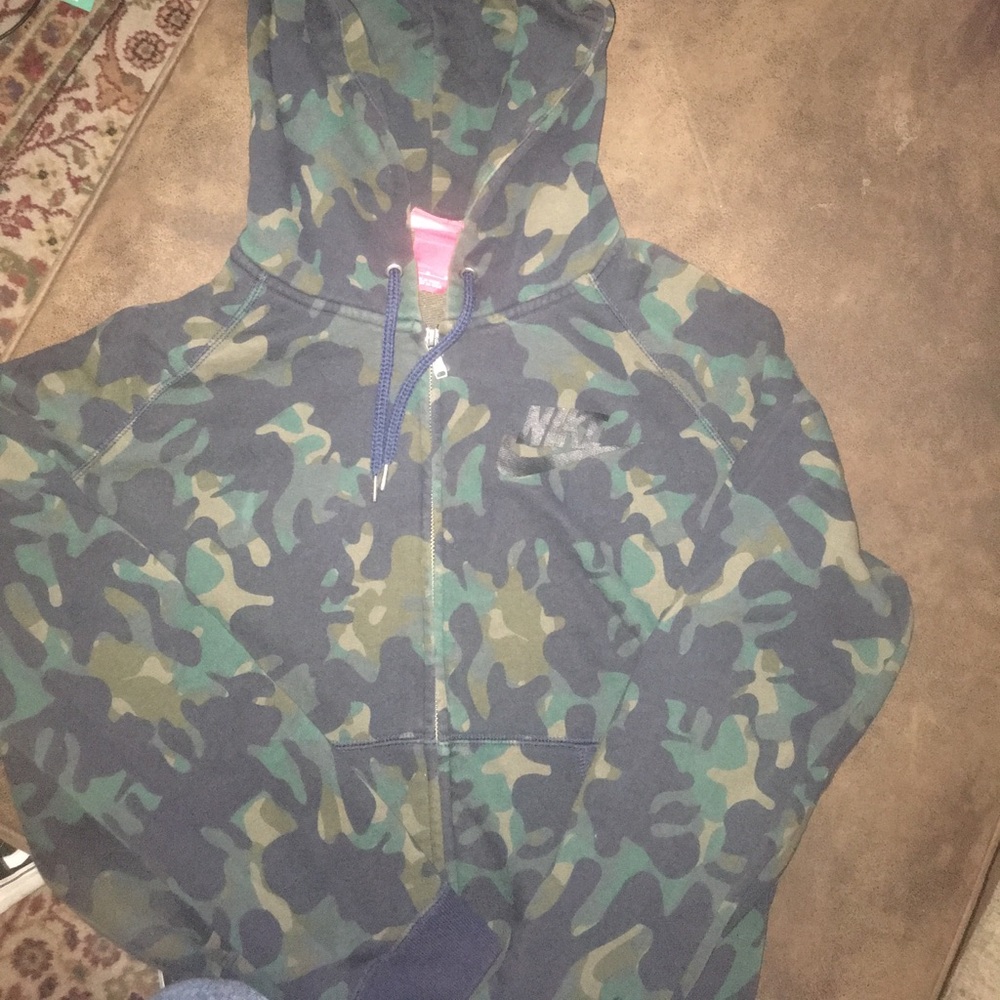 Coming Nike Sweater