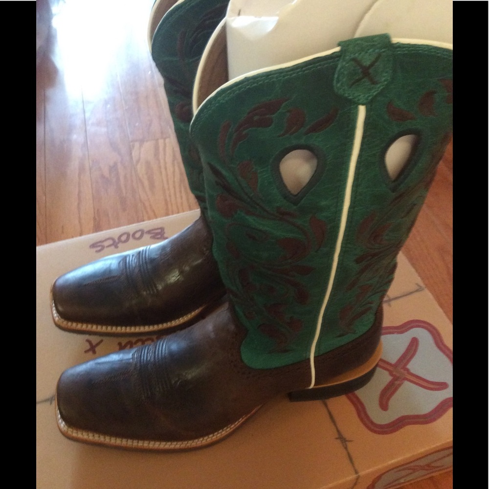 Boots - Picture 2 of 3