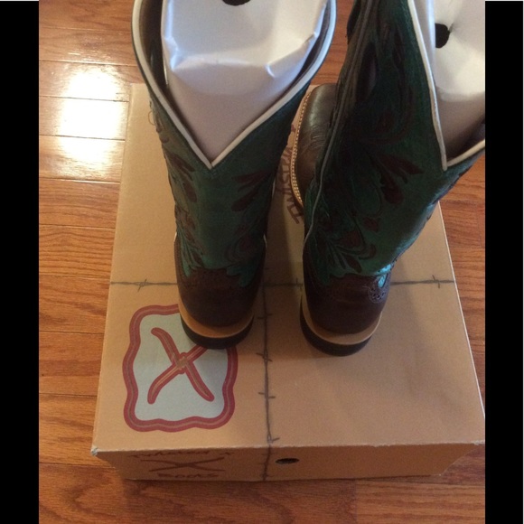 Boots - Picture 3 of 3