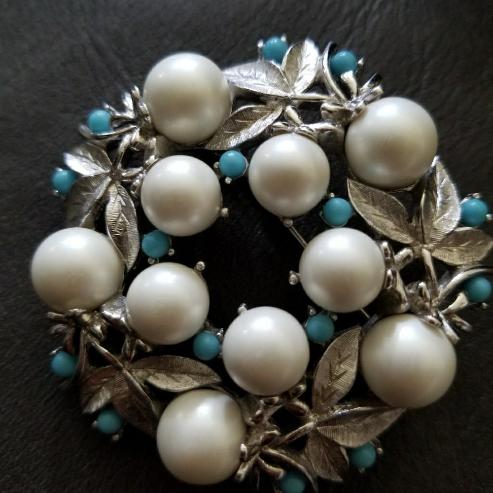 Vintage Sarah Coventry Coat Pin