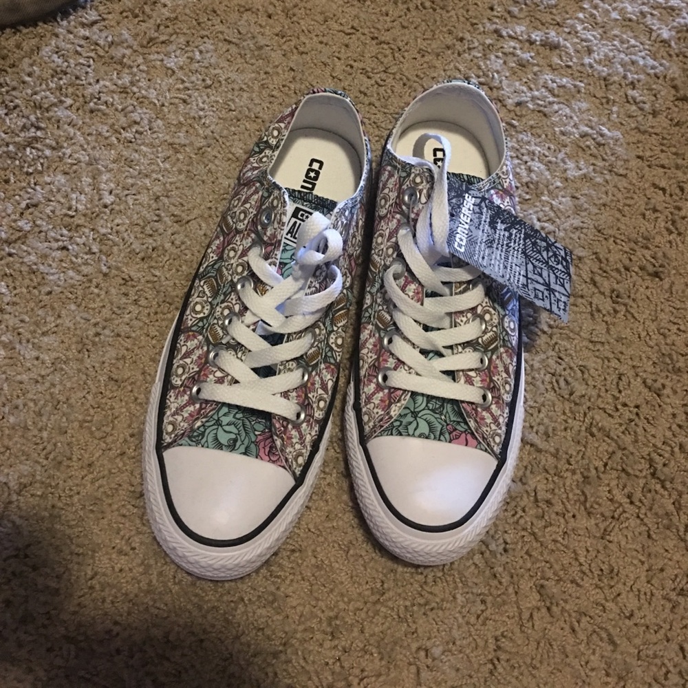 Candy skull converse