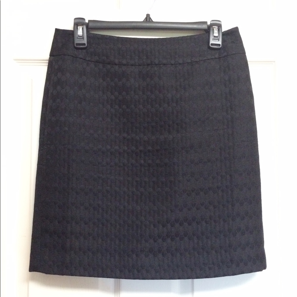 Loft black skirt size 2 lined pretty pattern