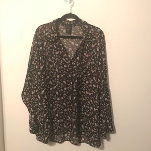 Plus Size Torrid 2 floral button up blouse