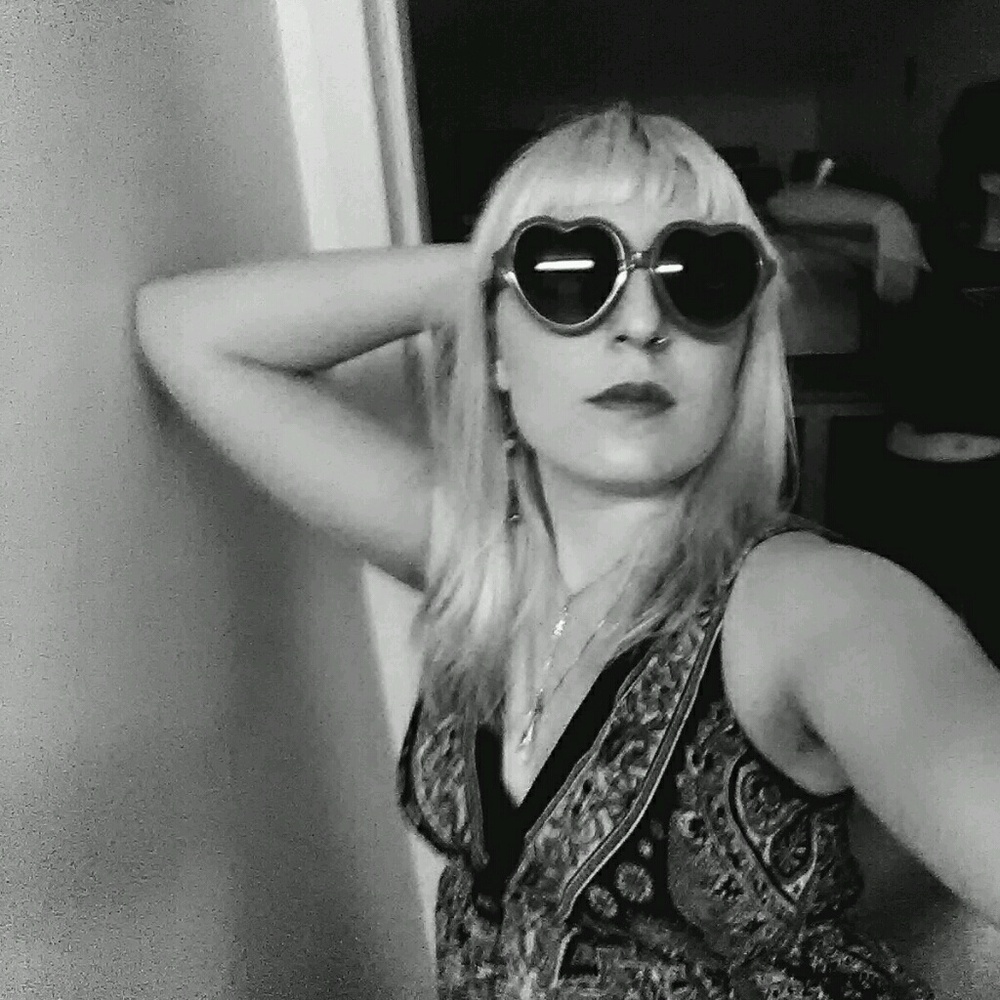 Meet your Posher, Linaya