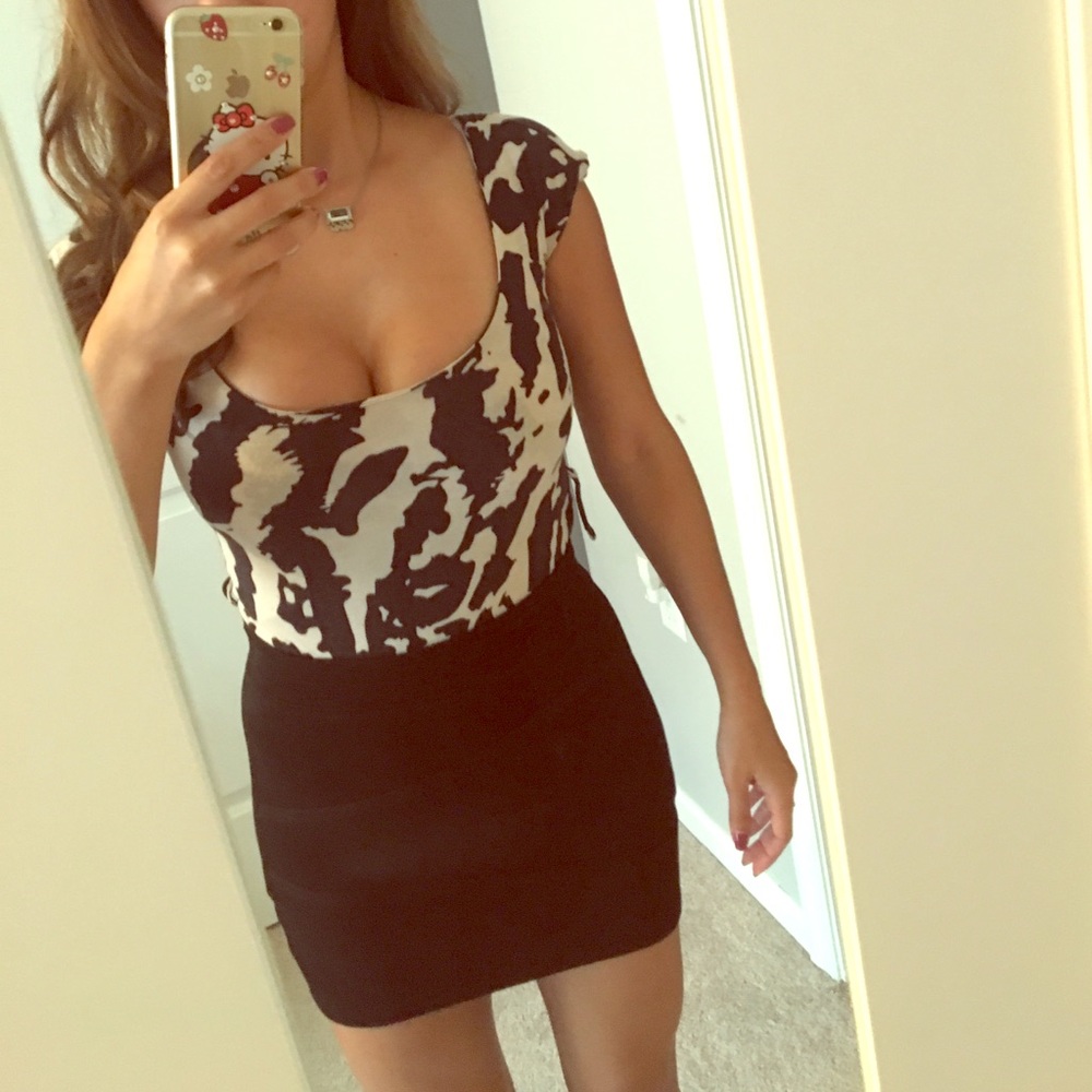 Shirt. Colors cream and black