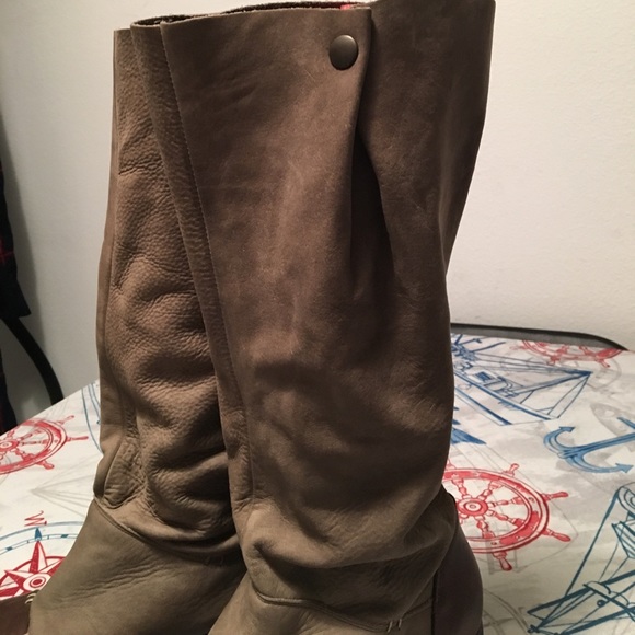 Authentic Made in Italy super soft knee high boots - Picture 2 of 8