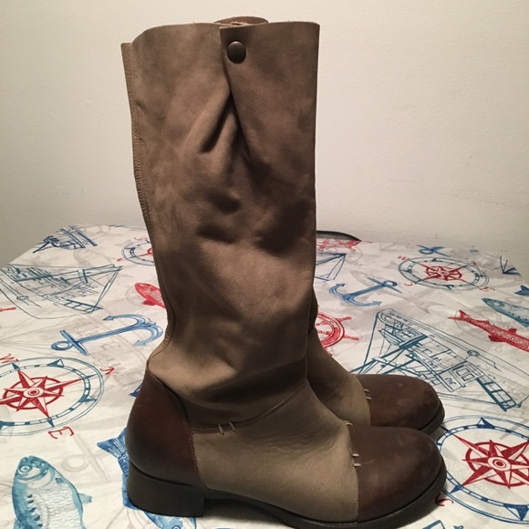 Authentic Made in Italy super soft knee high boots - Picture 4 of 8