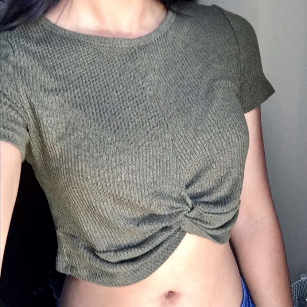 Army green crop top 🌱