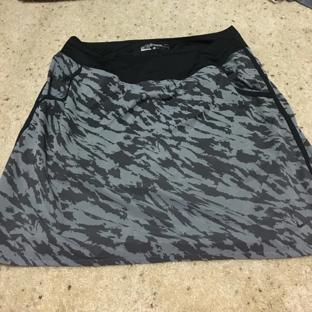Nike skort size medium