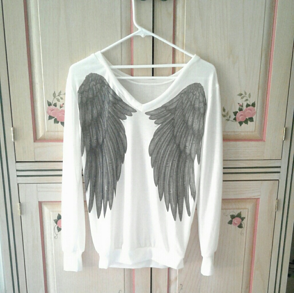 Hot Topic Angel Wing long sleeve sweatshirt NWT