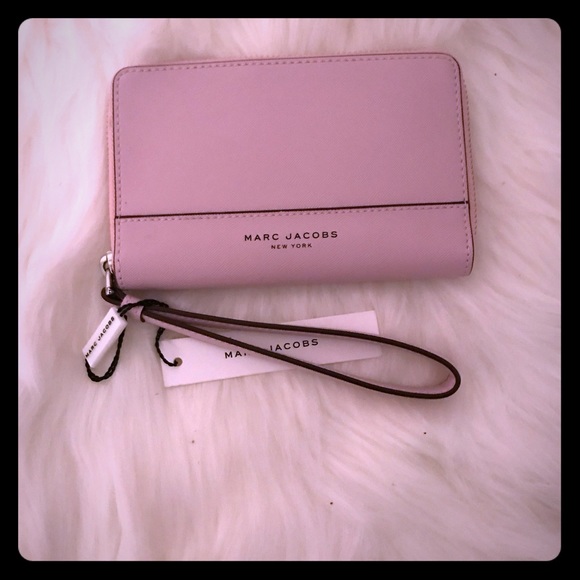 Marc Jacobs Handbags - NWTS Pink Marc Jacobs wristlet