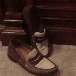 MENS BROWN & WHITE LEATHER SHOES.