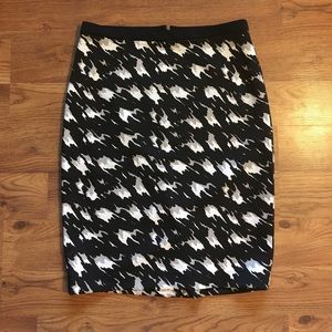 The Limited Size 4 Black Gray and White skirt