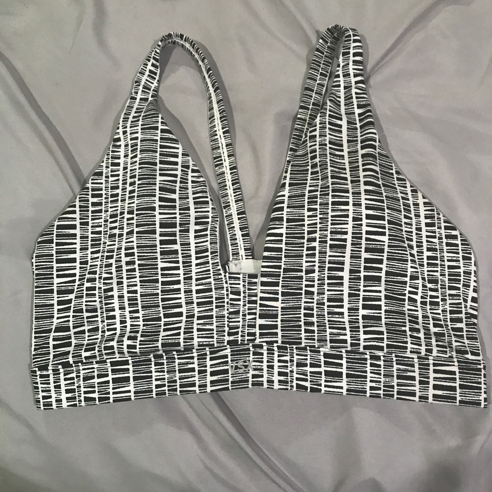 VS Strappy Sports Bra