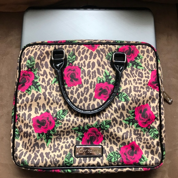 Betsey Johnson Handbags - ⭐️⭐️SALE⭐️⭐️Betsey Johnson Laptop Bag!!