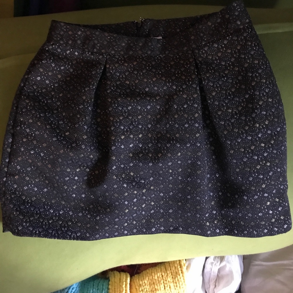 Old navy gold sliver and black skirt