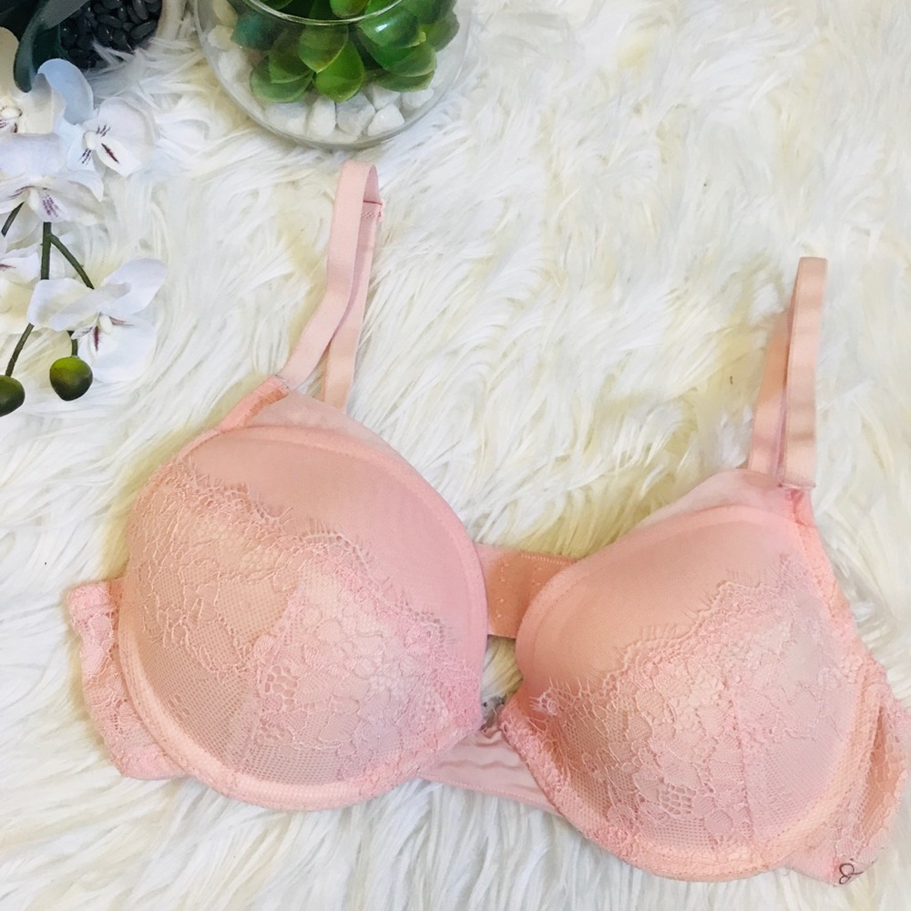 Jessica Simpson nude pink lace bra