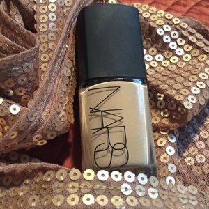 Nars Sheer Glow Foundation- Deauville