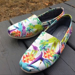 TOMS floral size 10