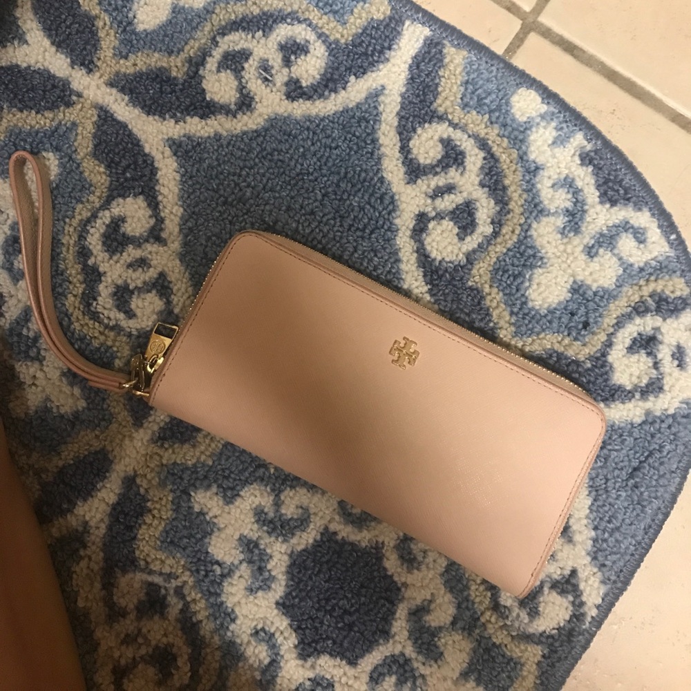 Blush pink Tory burch wallet