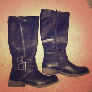Journeys black boots. 7 wide calf.