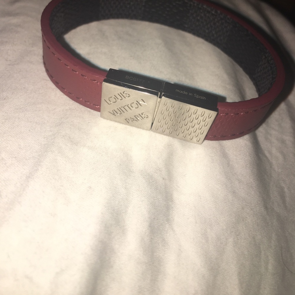 Lv pull it braclet - Picture 3 of 5