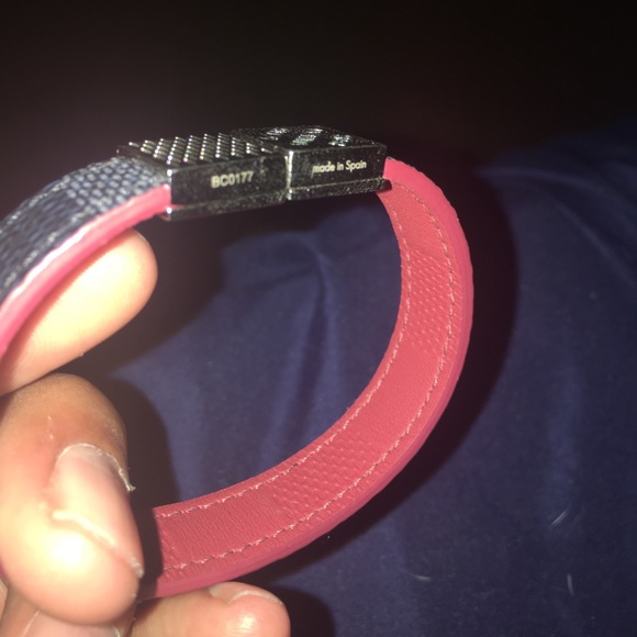 Lv pull it braclet