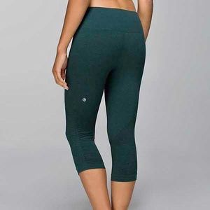 Lululemon seamless crops dark green
