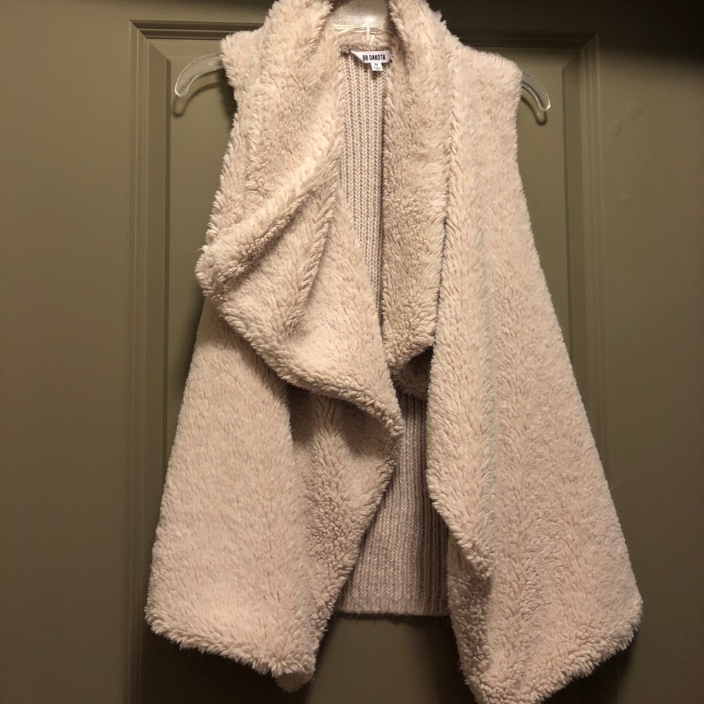 BB Dakota sweater vest size medium