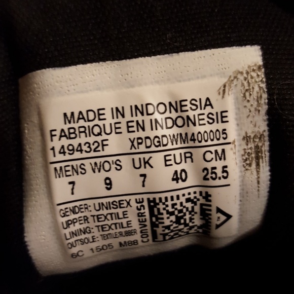 All Black Converse shoes - Picture 3 of 4