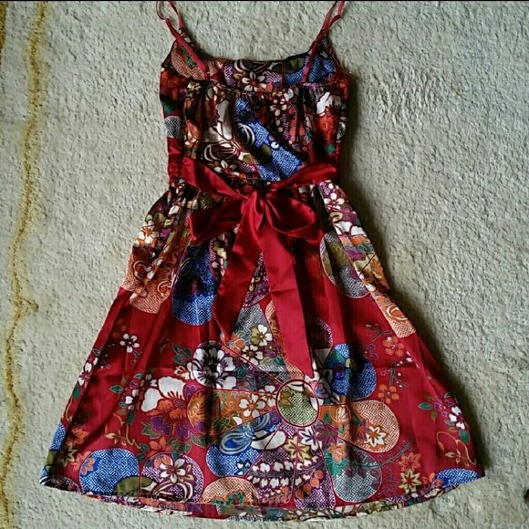 Kisses Beautiful Silk Dress - Picture 3 of 4