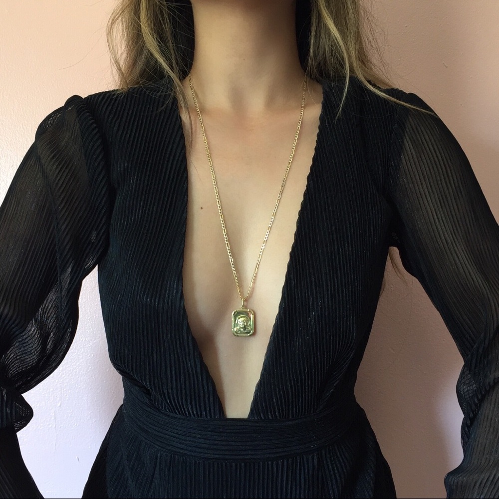 Gold Plated Jesus Medallion Pendant Necklace - Picture 1 of 4