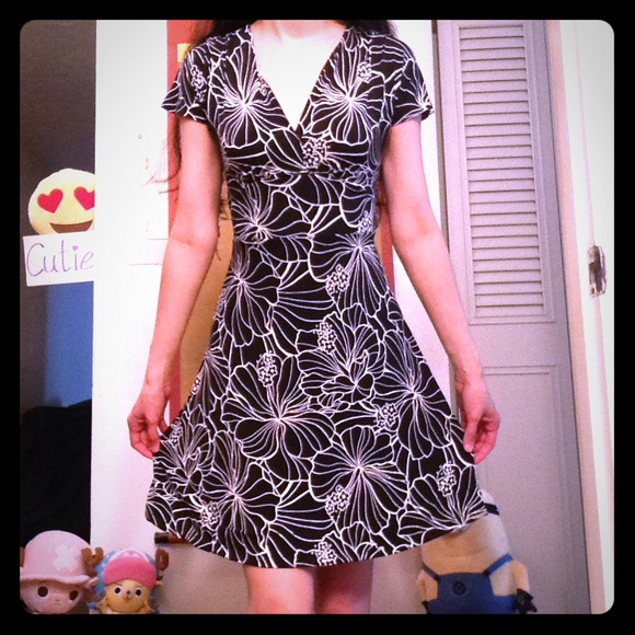 Banana Republic Stretch Black & White Floral Dress - Picture 2 of 3