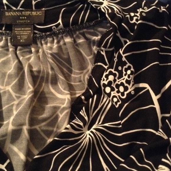 Banana Republic Stretch Black & White Floral Dress - Picture 3 of 3
