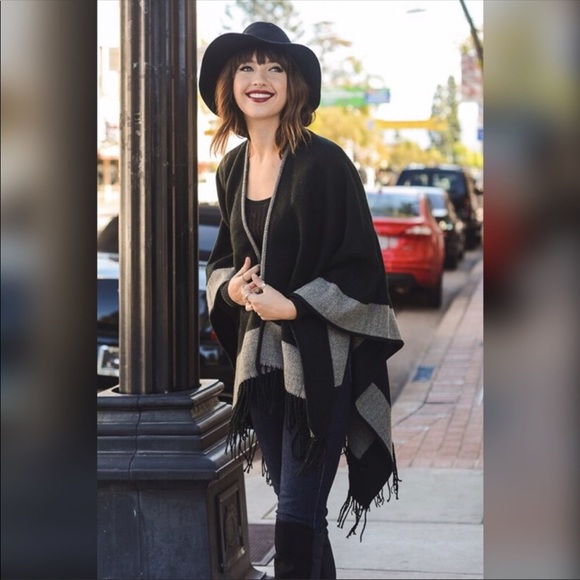 Navy Color Block Poncho - Picture 4 of 4