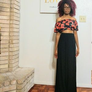 Black Maxi skirt (WORN ONCE)