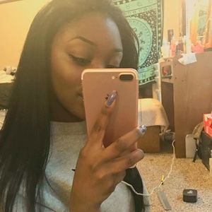 Meet your Posher, Mia